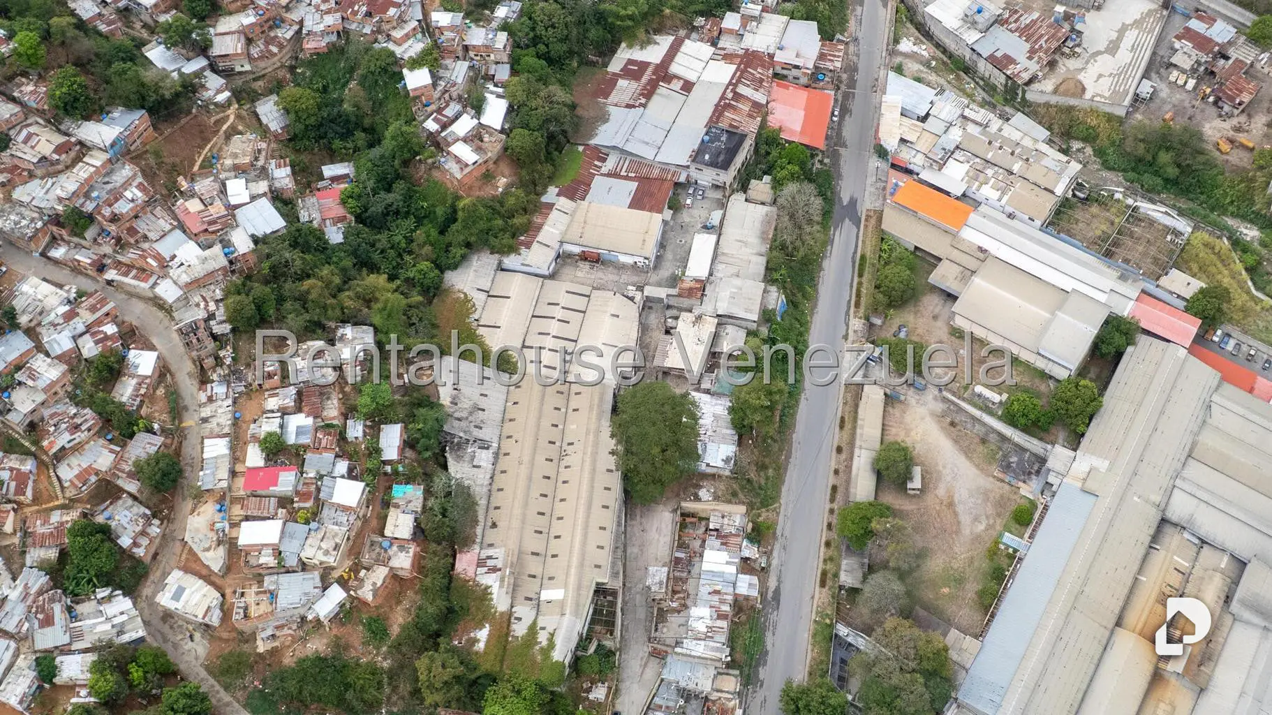 Local comercial en Parque Caiza, Caracas – 1