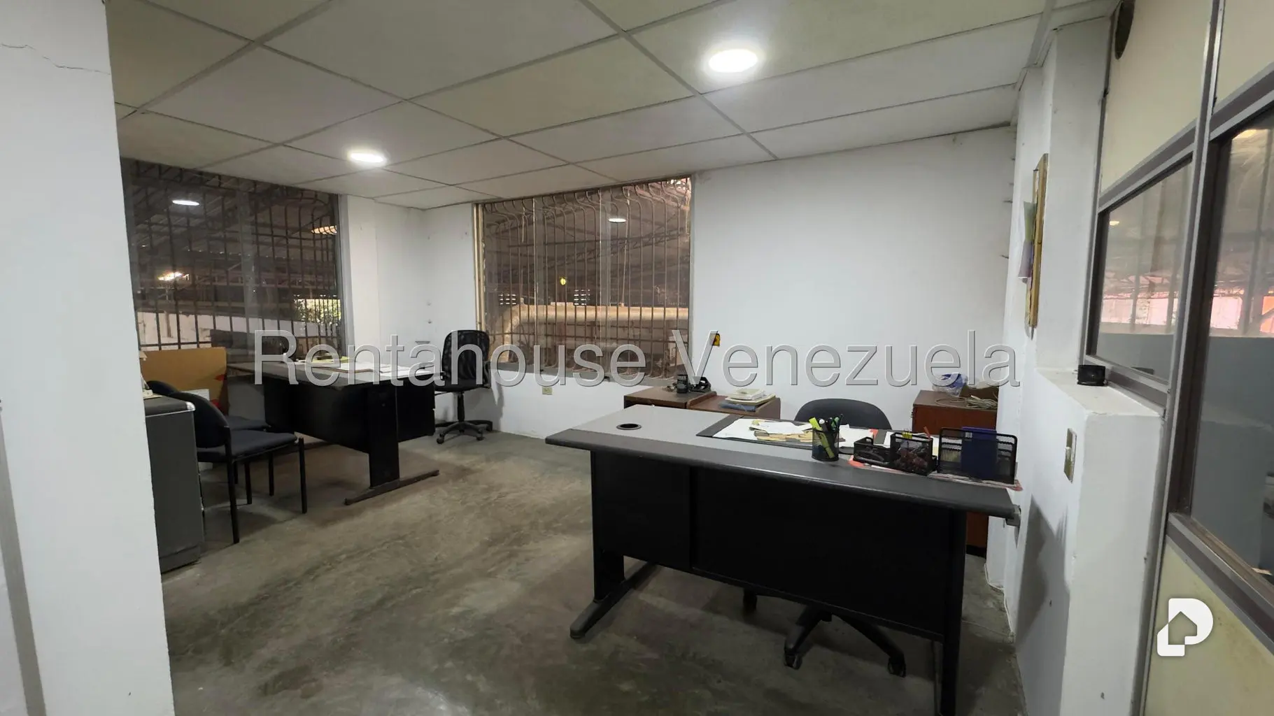 Local comercial en Parque Caiza, Caracas – 27
