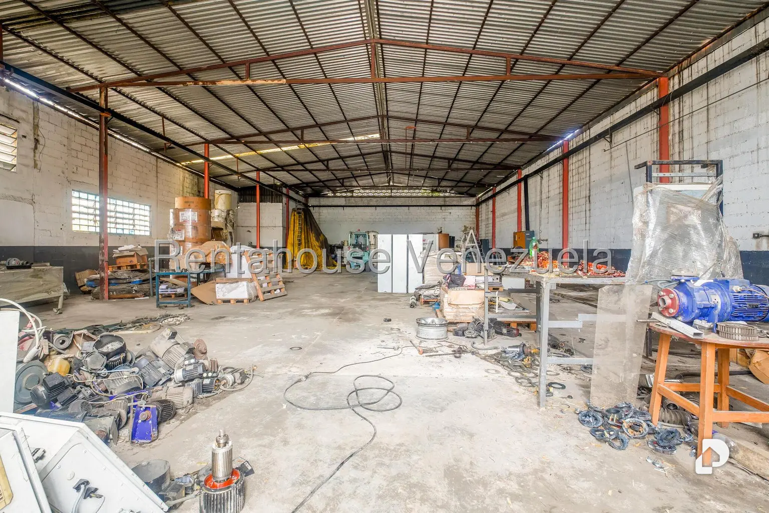 Local comercial en Parque Caiza, Caracas – 21