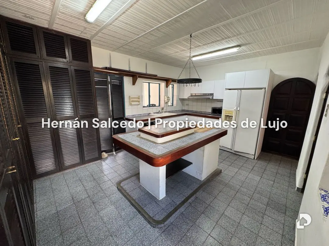 Casa en Cerro Verde, Caracas – 23