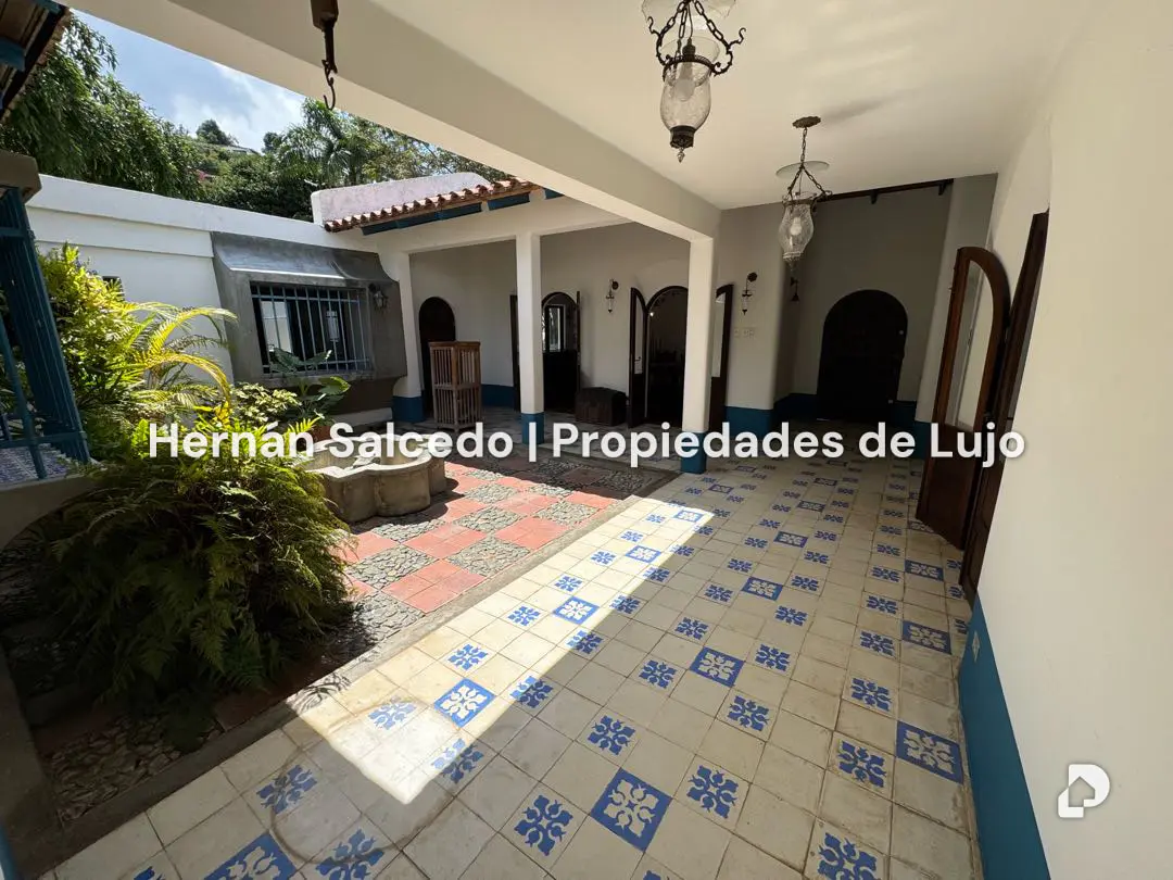 Casa en Cerro Verde, Caracas – 16