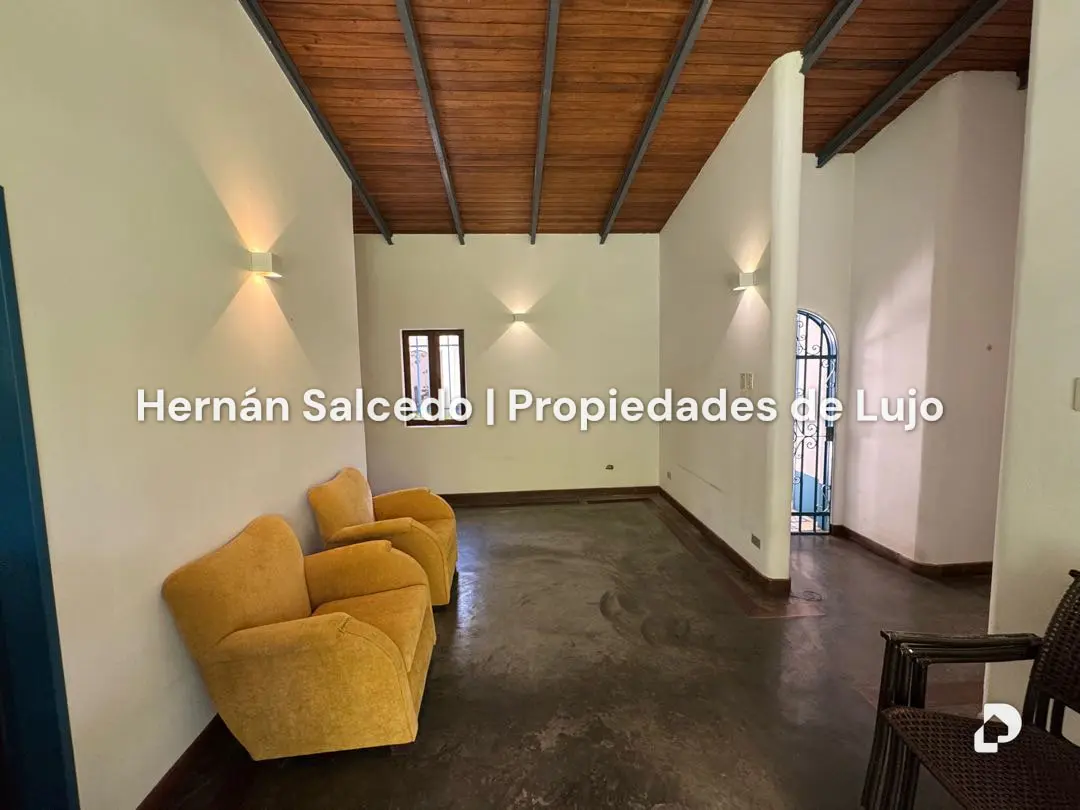 Casa en Cerro Verde, Caracas – 17