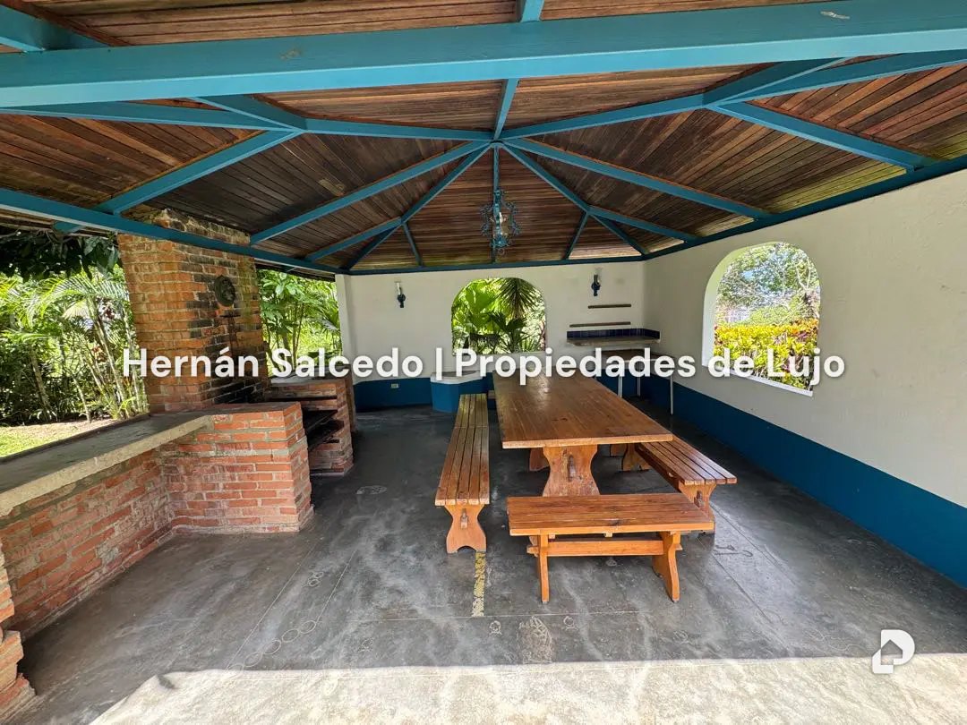 Casa en Cerro Verde, Caracas – 20