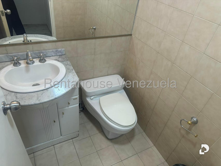Oficina en Chuao, Caracas – 11