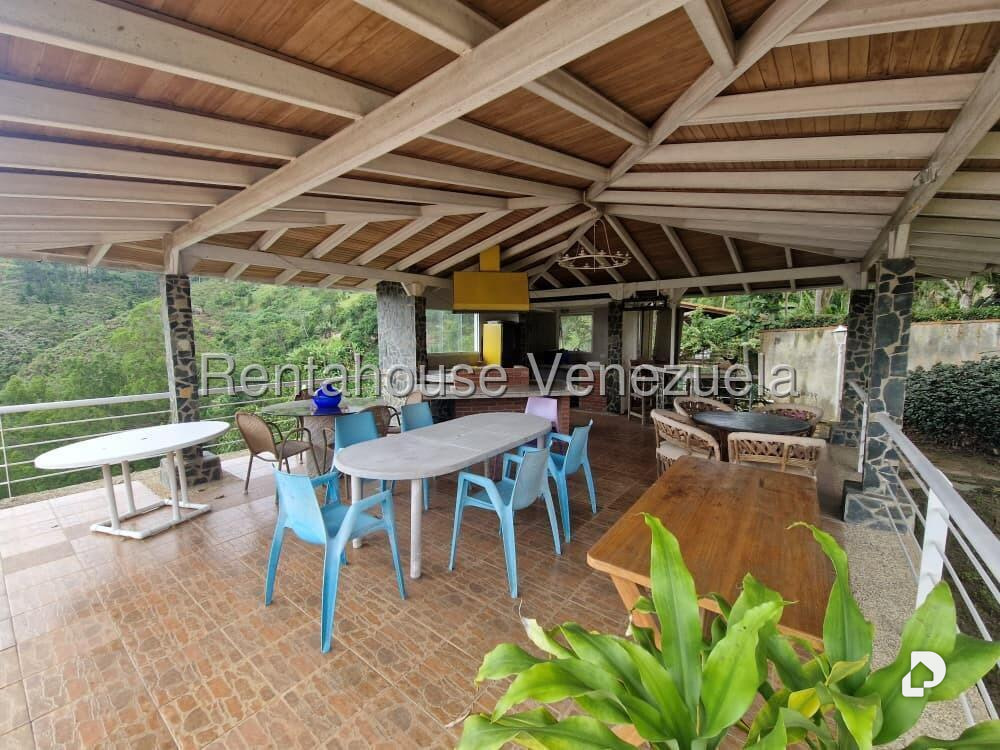 Casa en Lomas de La Lagunita, Caracas – 12