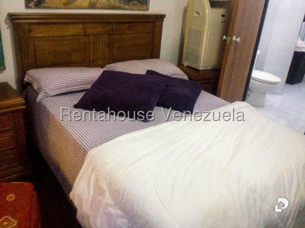 Casa en Lomas de La Lagunita, Caracas – 26