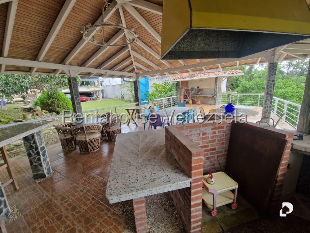 Casa en Lomas de La Lagunita, Caracas – 11