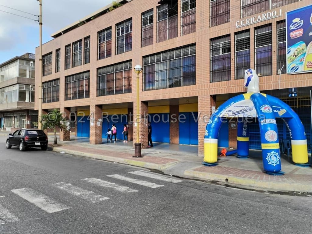 Edificio en Avenida Bolivar Sur, Valencia - 1