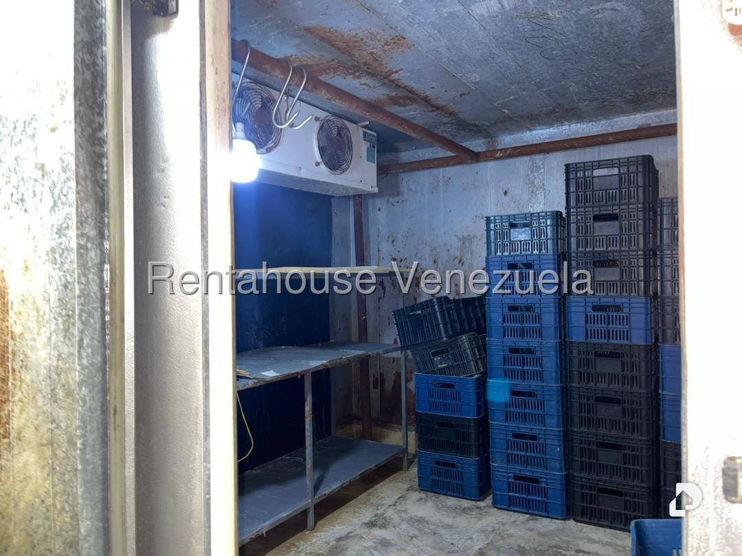 Local comercial en El Valle, Caracas – 16