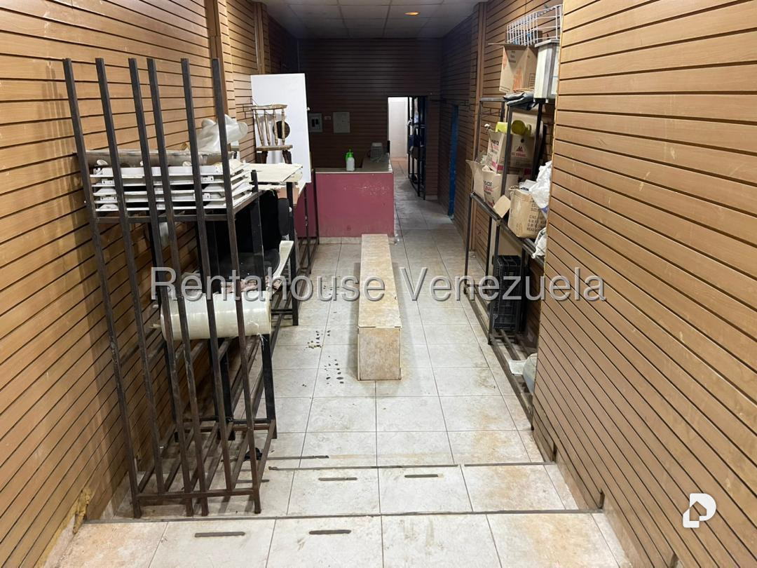 Local comercial en El Valle, Caracas – 13