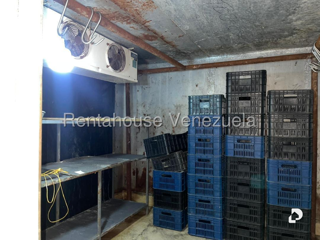 Local comercial en El Valle, Caracas – 17