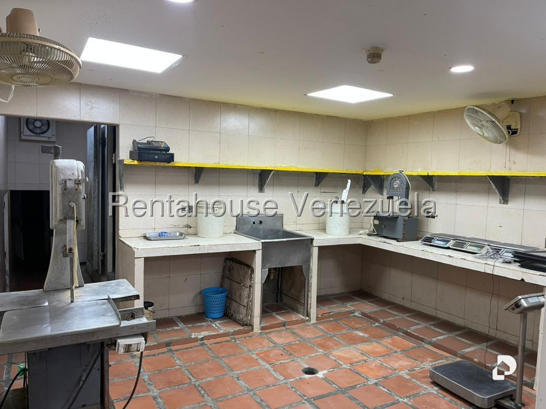 Local comercial en El Valle, Caracas – 18