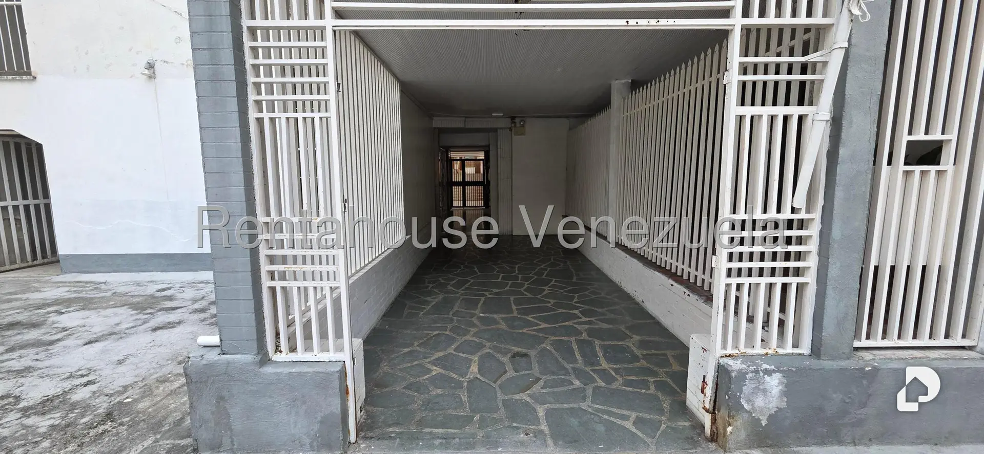 Apartamento en Colinas de Los Chaguaramos, Caracas – 2