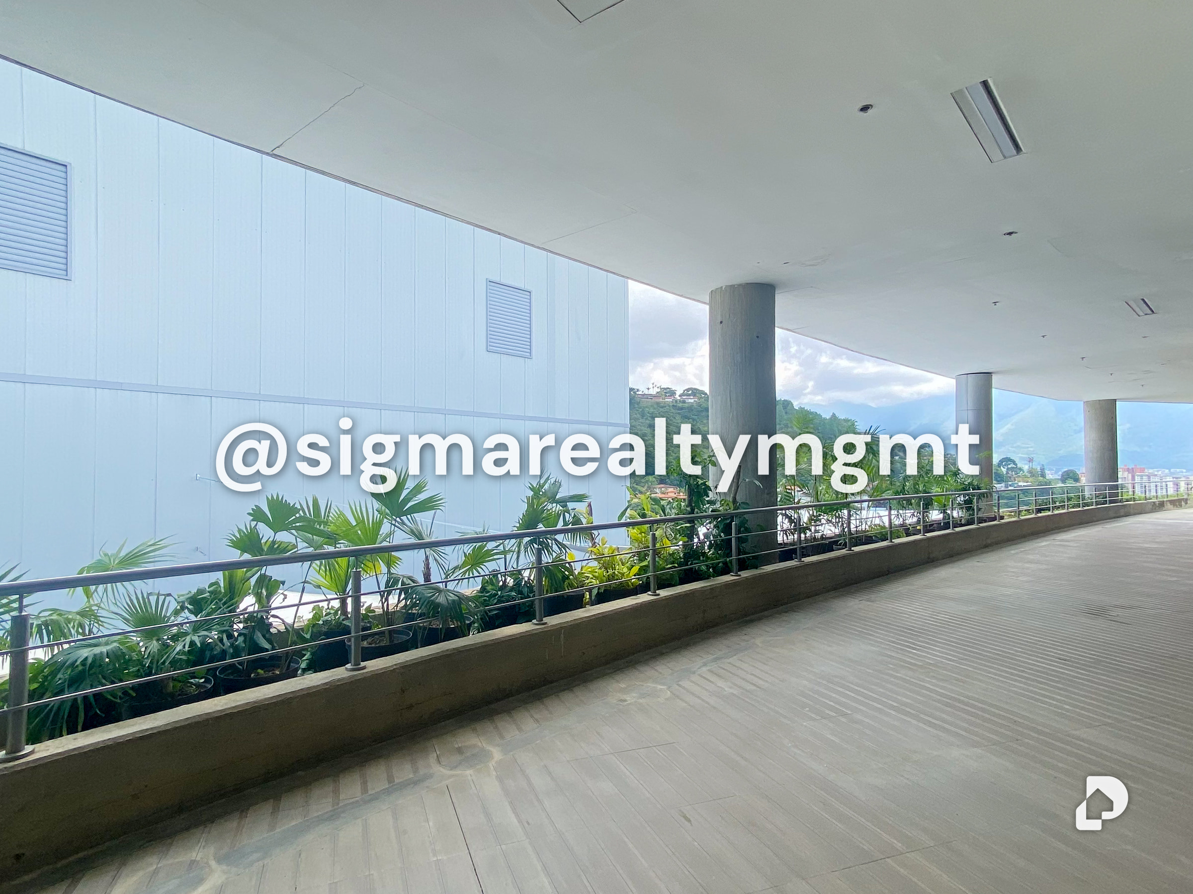 Commercial space in Cerro Verde, Caracas – 9