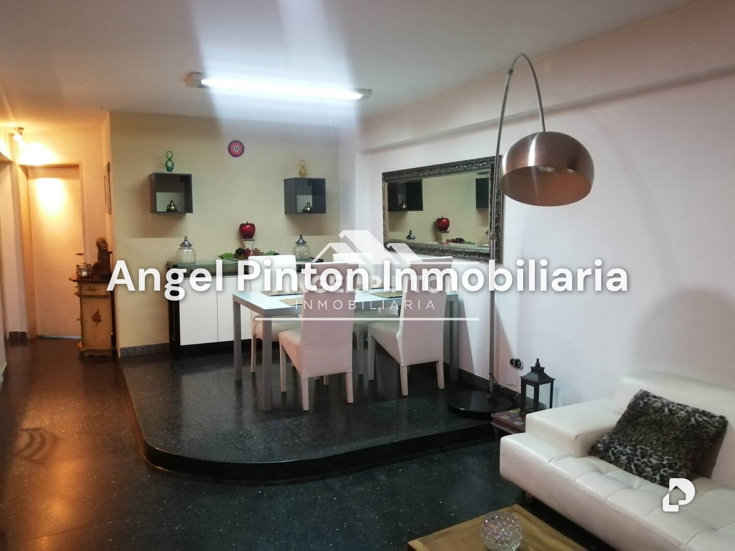 Apartamento en Avenida Las Delicias, Maracaibo – 1