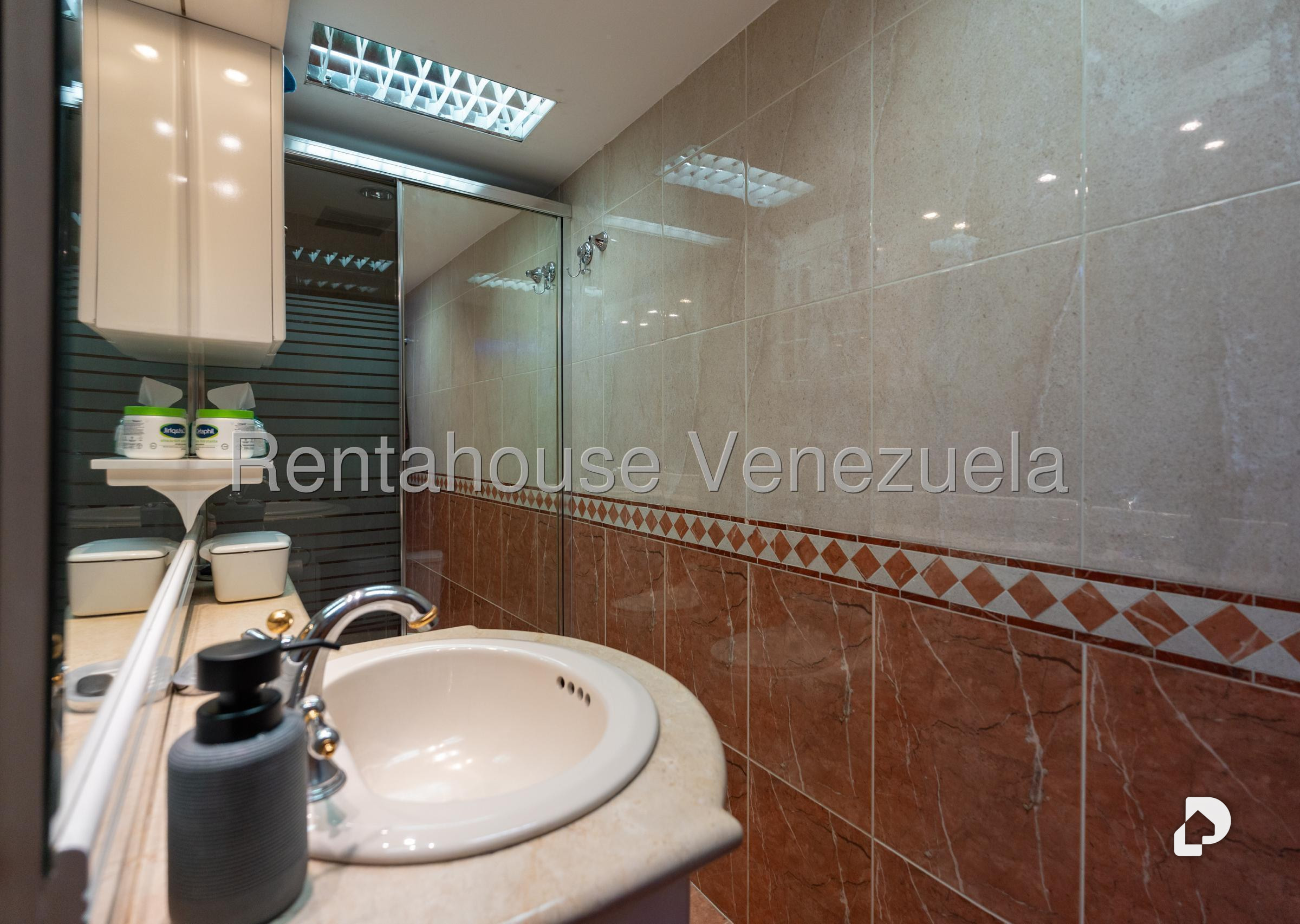 Local comercial en Los Chaguaramos, Caracas