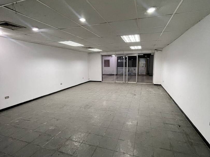 Local comercial en Zona Industrial, Valencia - 1