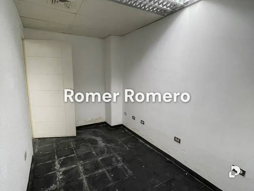 Local comercial en Zona Industrial, Valencia – 4