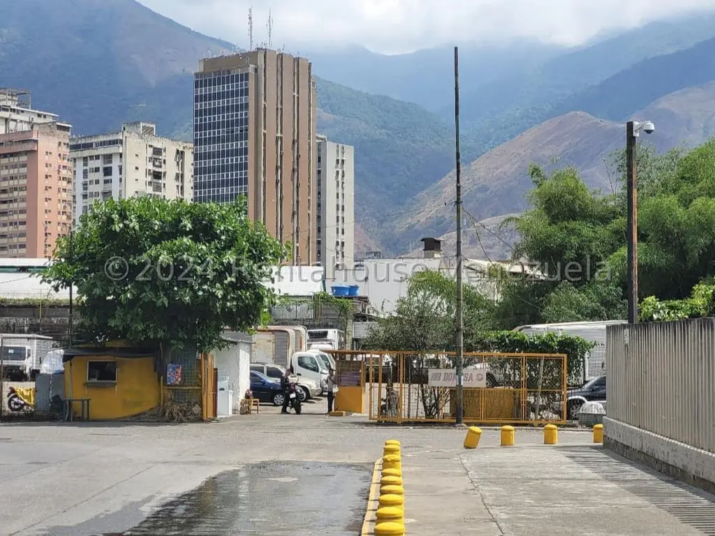 Terreno en Los Cortijos de Lourdes, Caracas - 1