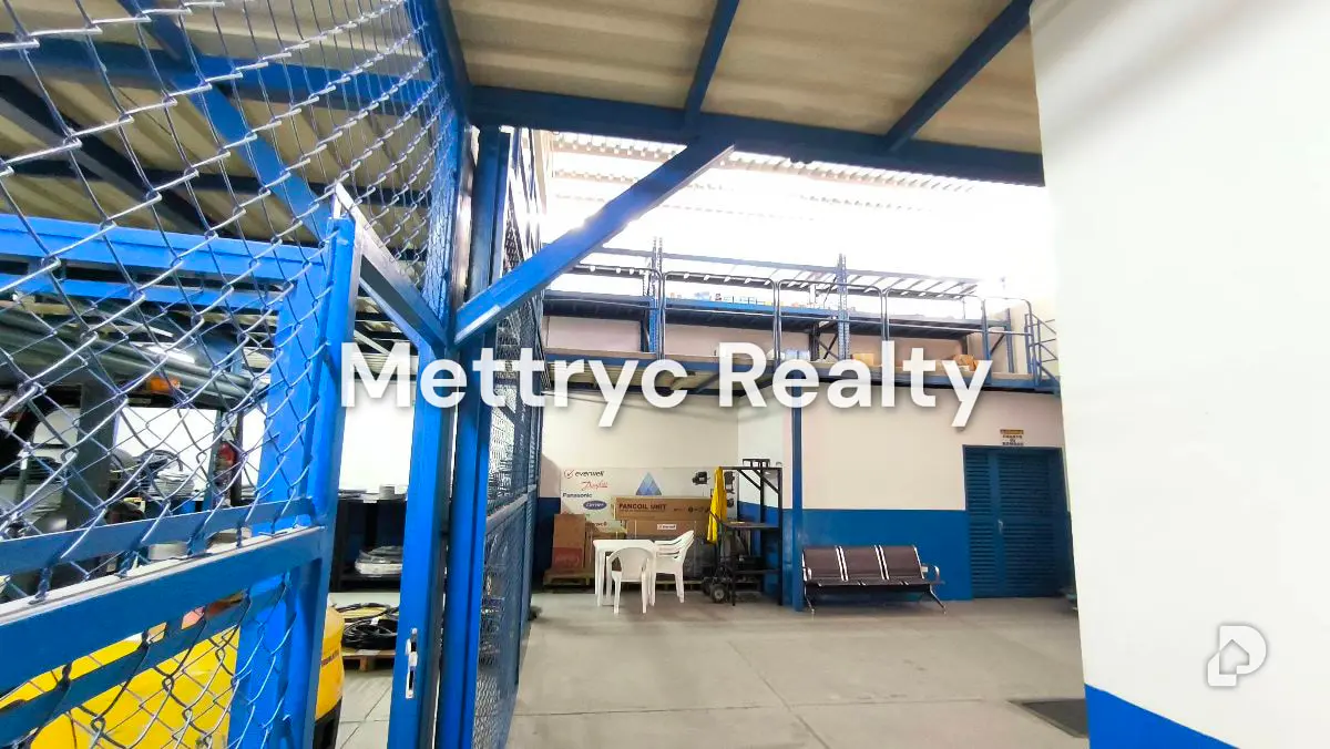 Local comercial en Parroquia Urbana San José, Valencia – 12