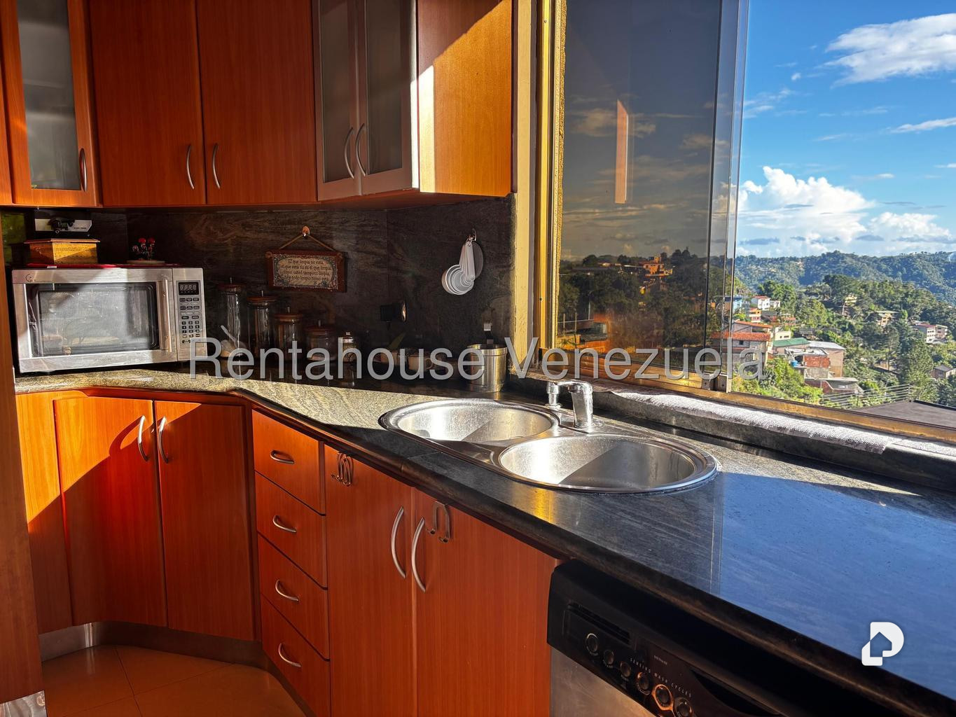 Casa en Lomas del Halcon, Caracas – 12