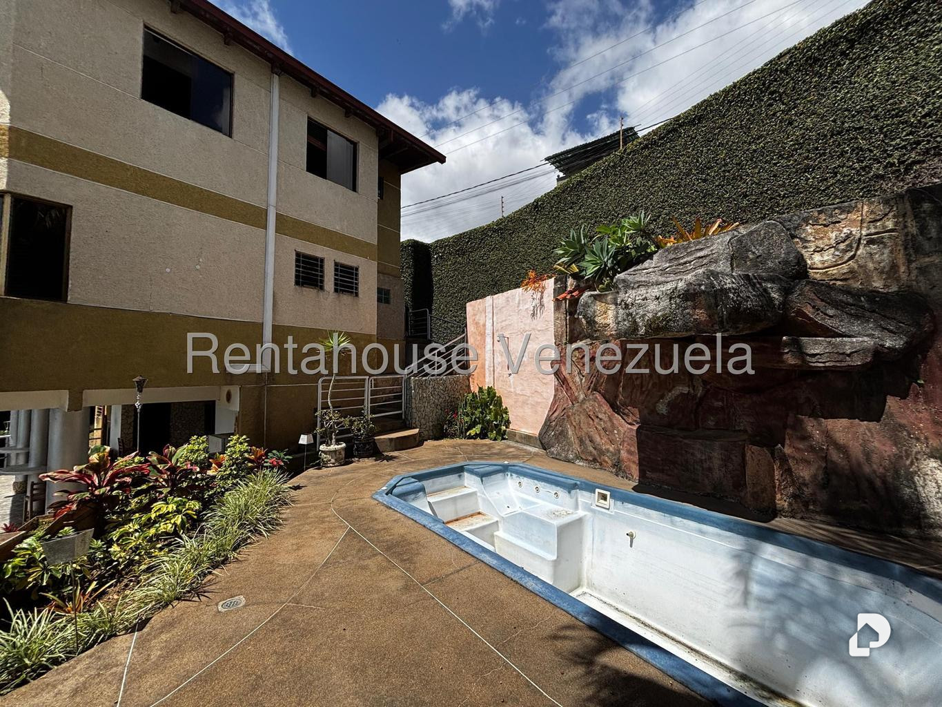 Casa en Lomas del Halcon, Caracas – 3