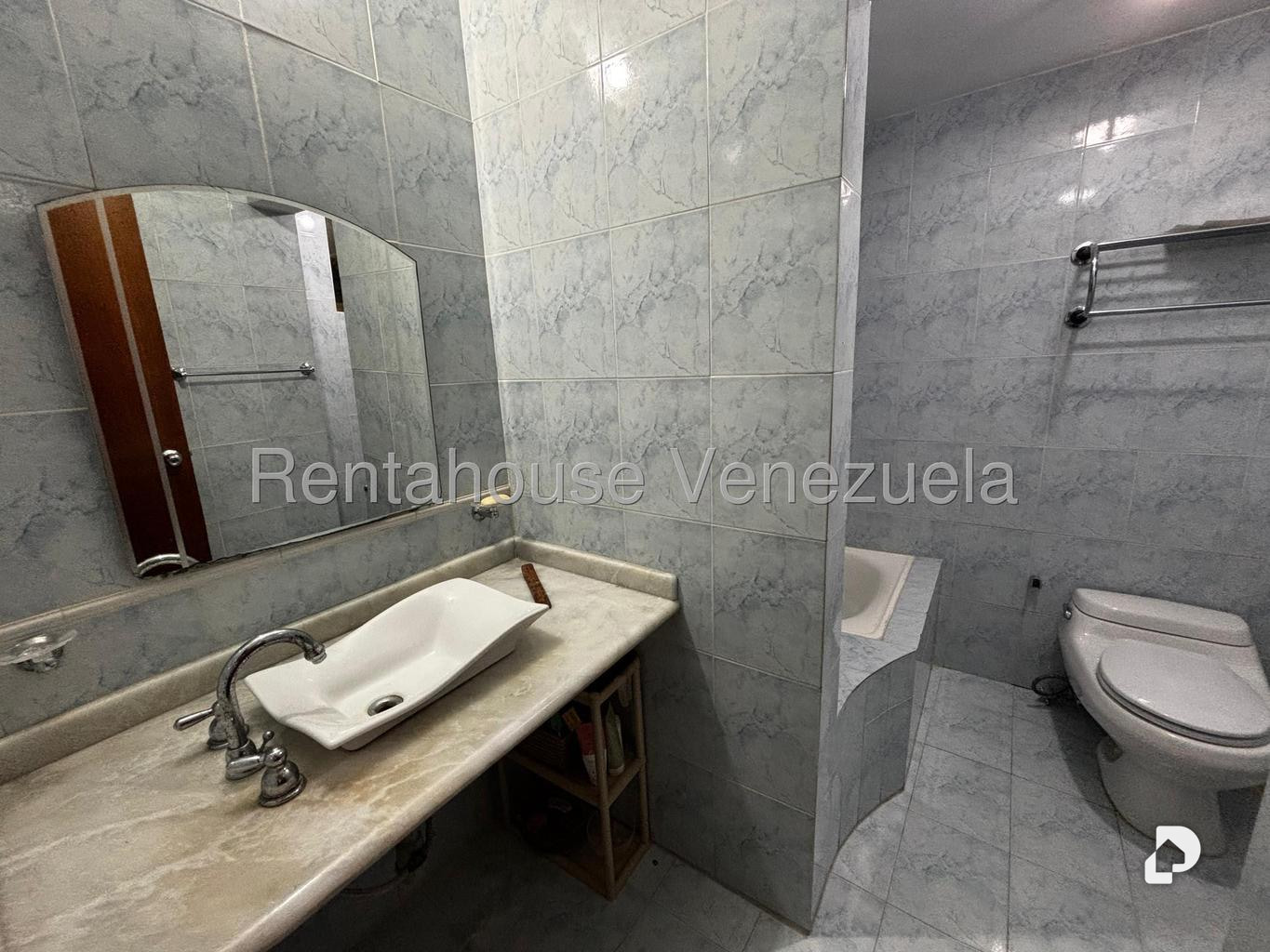 Casa en Lomas del Halcon, Caracas – 20