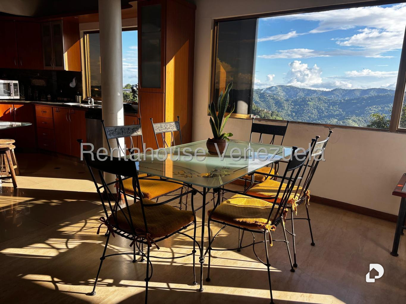 Casa en Lomas del Halcon, Caracas – 8