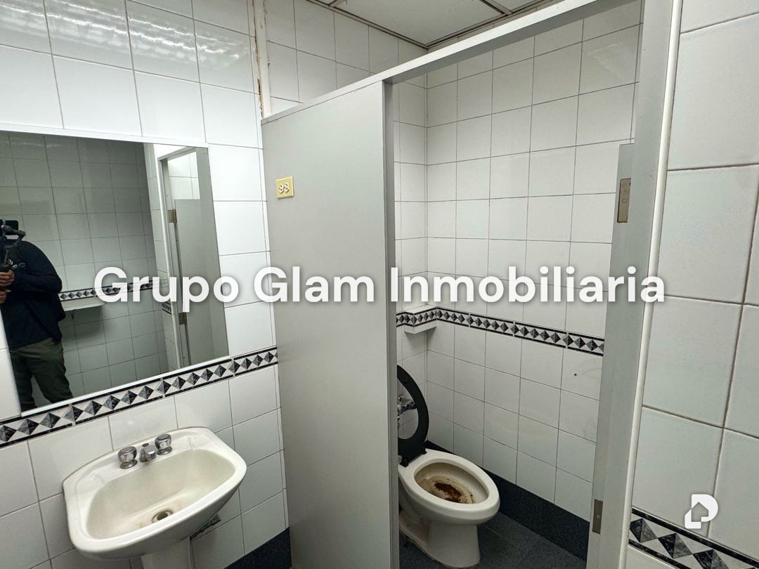 Local comercial en Los Palos Grandes, Caracas – 19