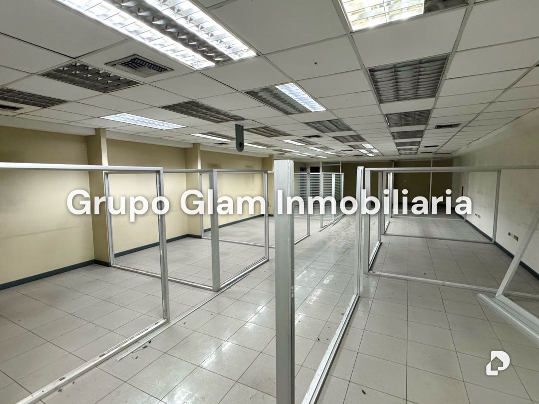 Local comercial en Los Palos Grandes, Caracas – 17