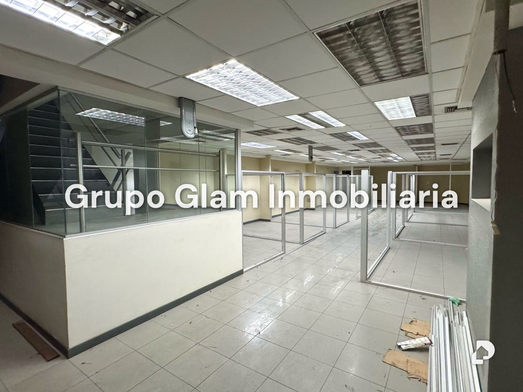 Local comercial en Los Palos Grandes, Caracas – 16
