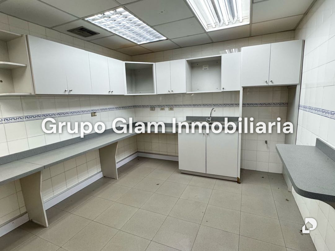 Local comercial en Los Palos Grandes, Caracas – 20