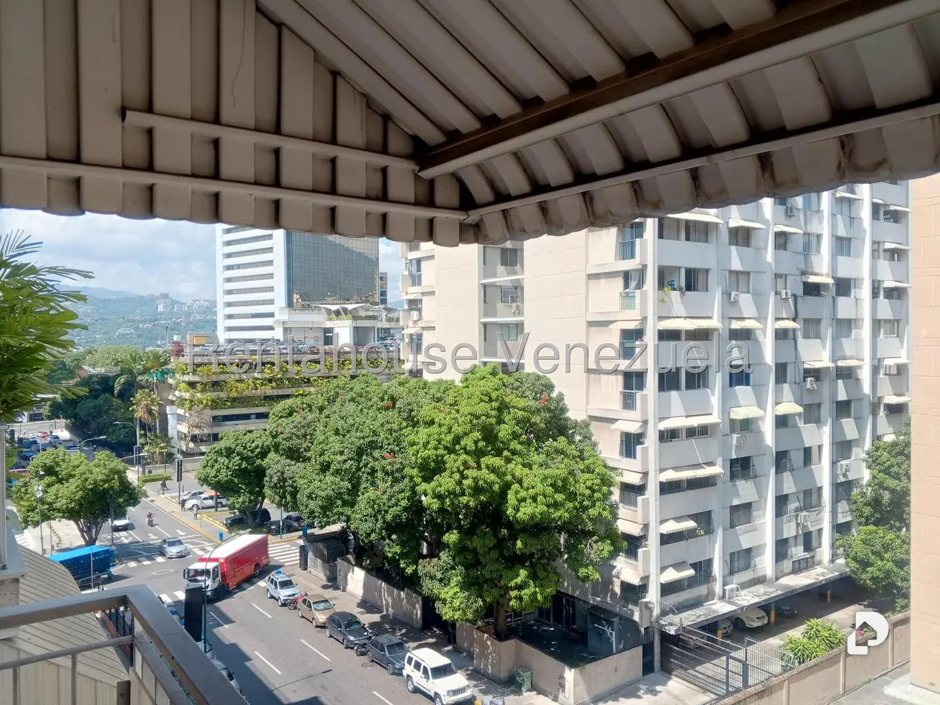 Apartamento en Los Palos Grandes, Caracas – 15