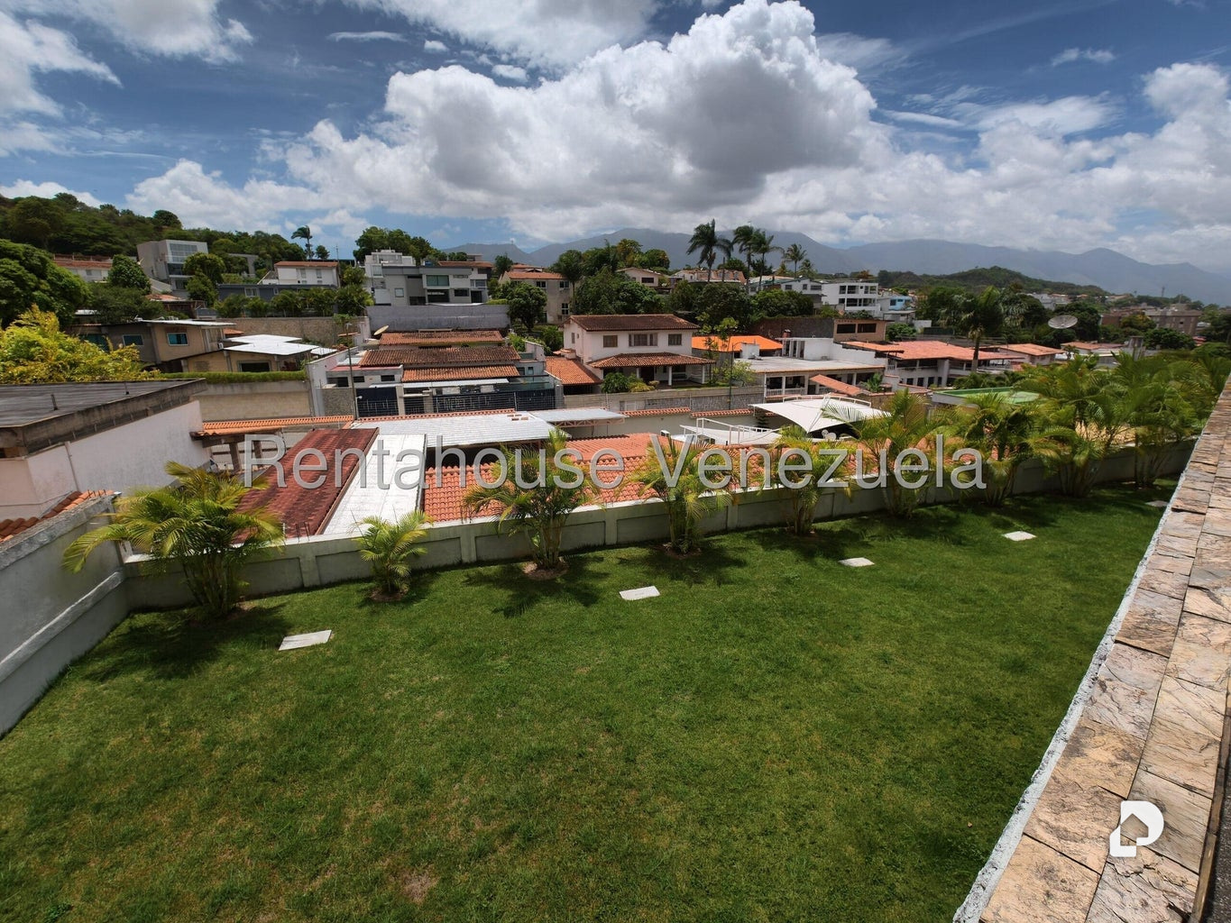 Casa en Cumbres de Curumo, Caracas – 27