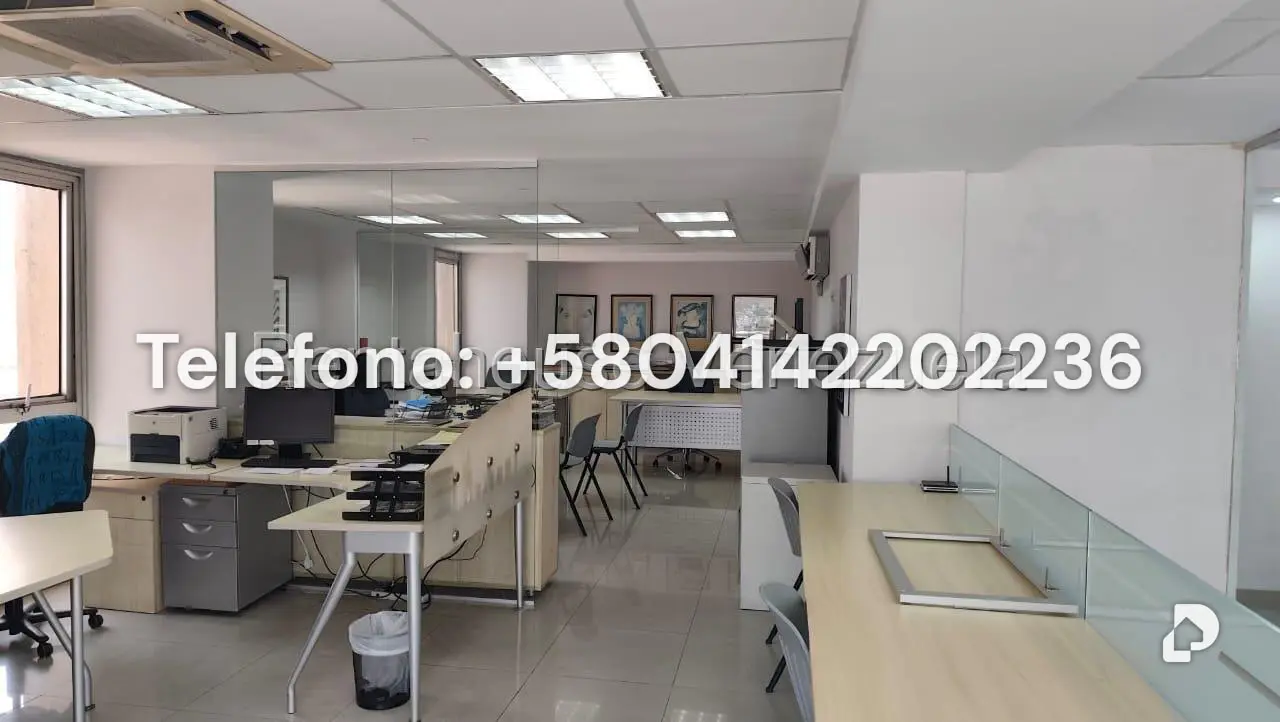 Oficina en Los Cortijos de Lourdes, Caracas – 1