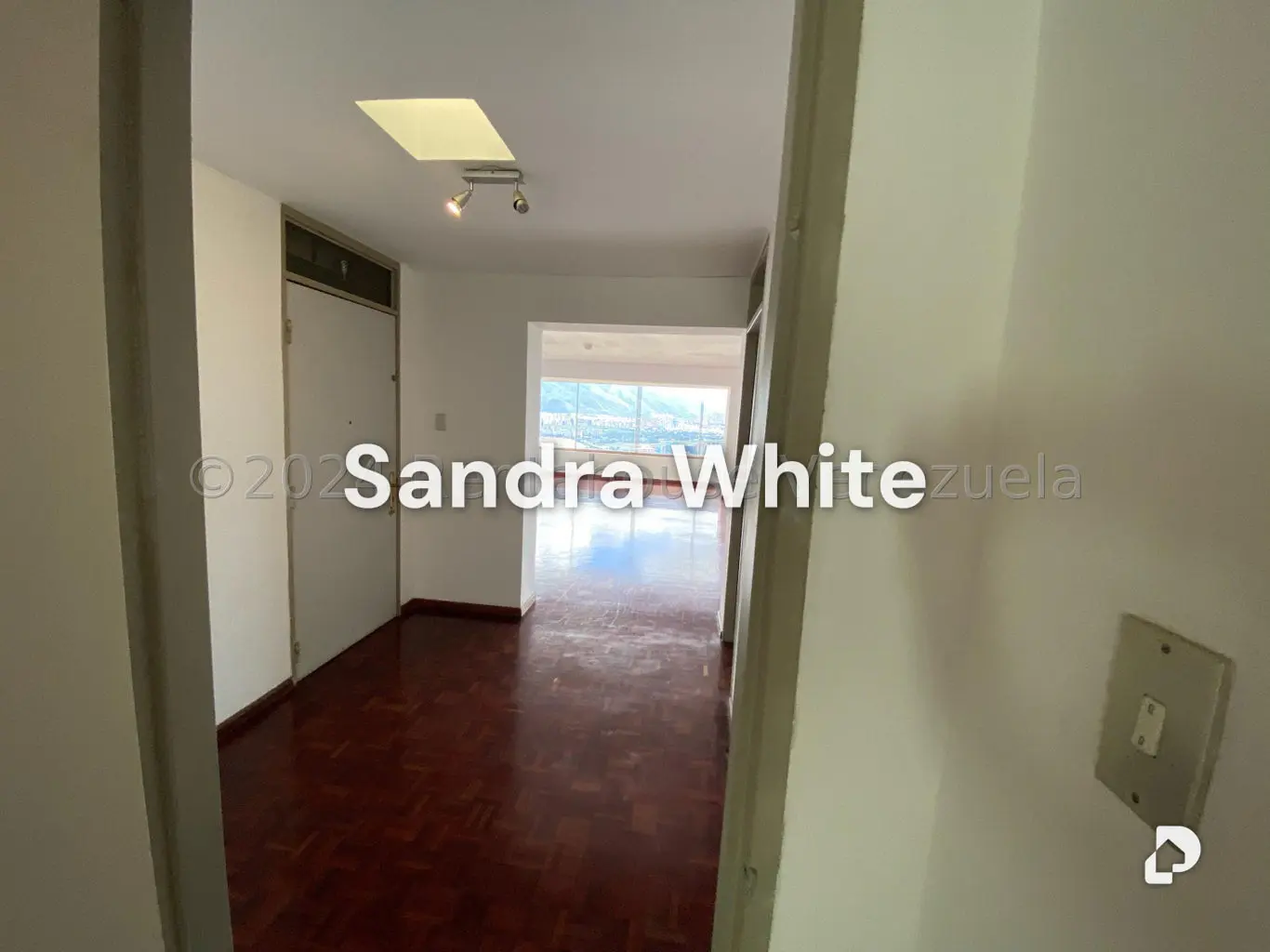 Penthouse en Chulavista. 27-6993, Caracas – 14