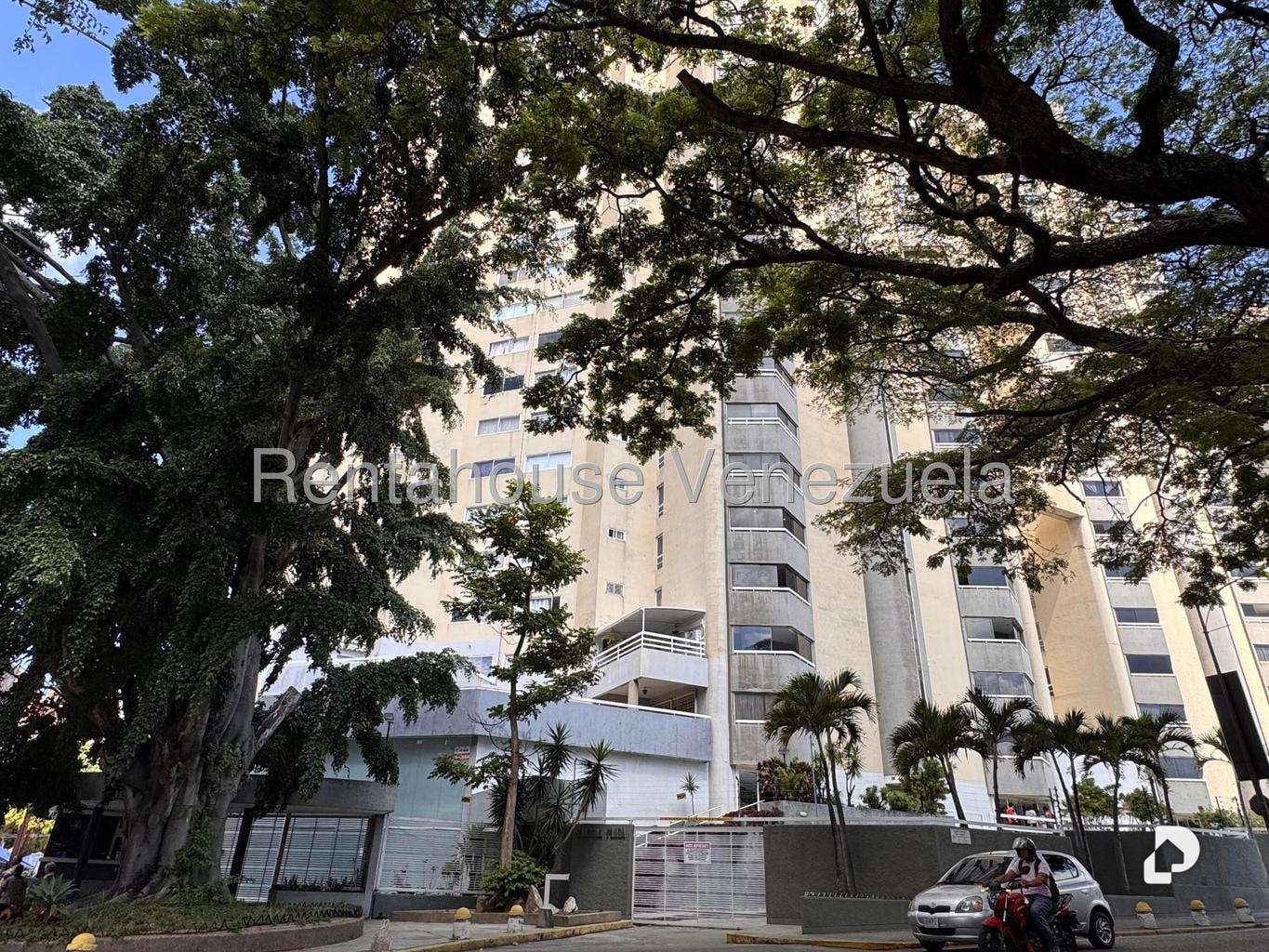 Apartment in Los Dos Caminos, Caracas – 1
