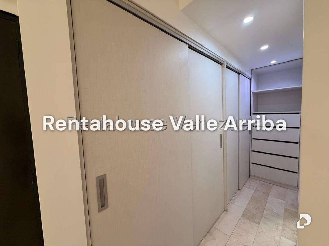 Apartamento en El Rosal, Caracas – 12