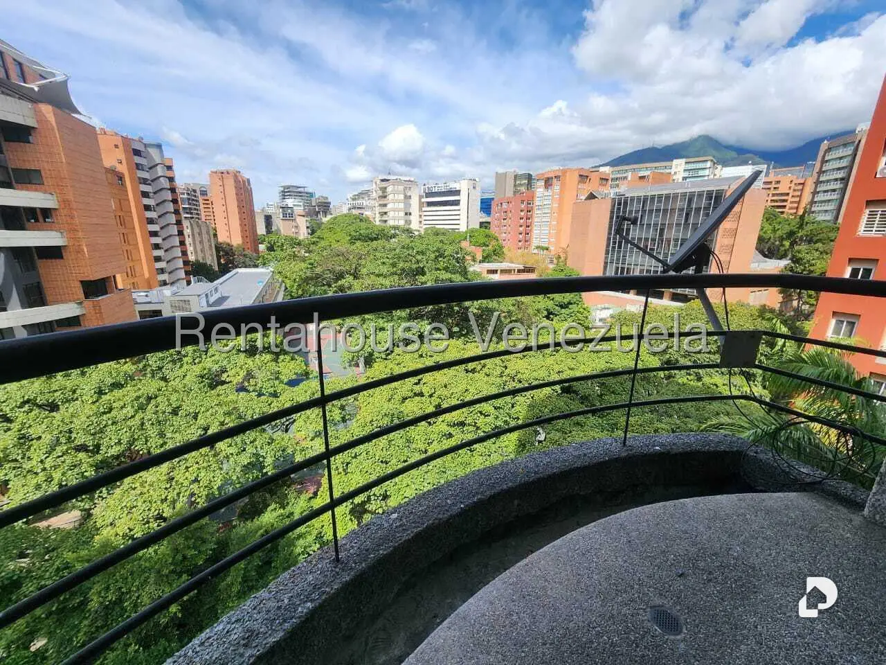 Apartamento en El Rosal, Caracas – 2