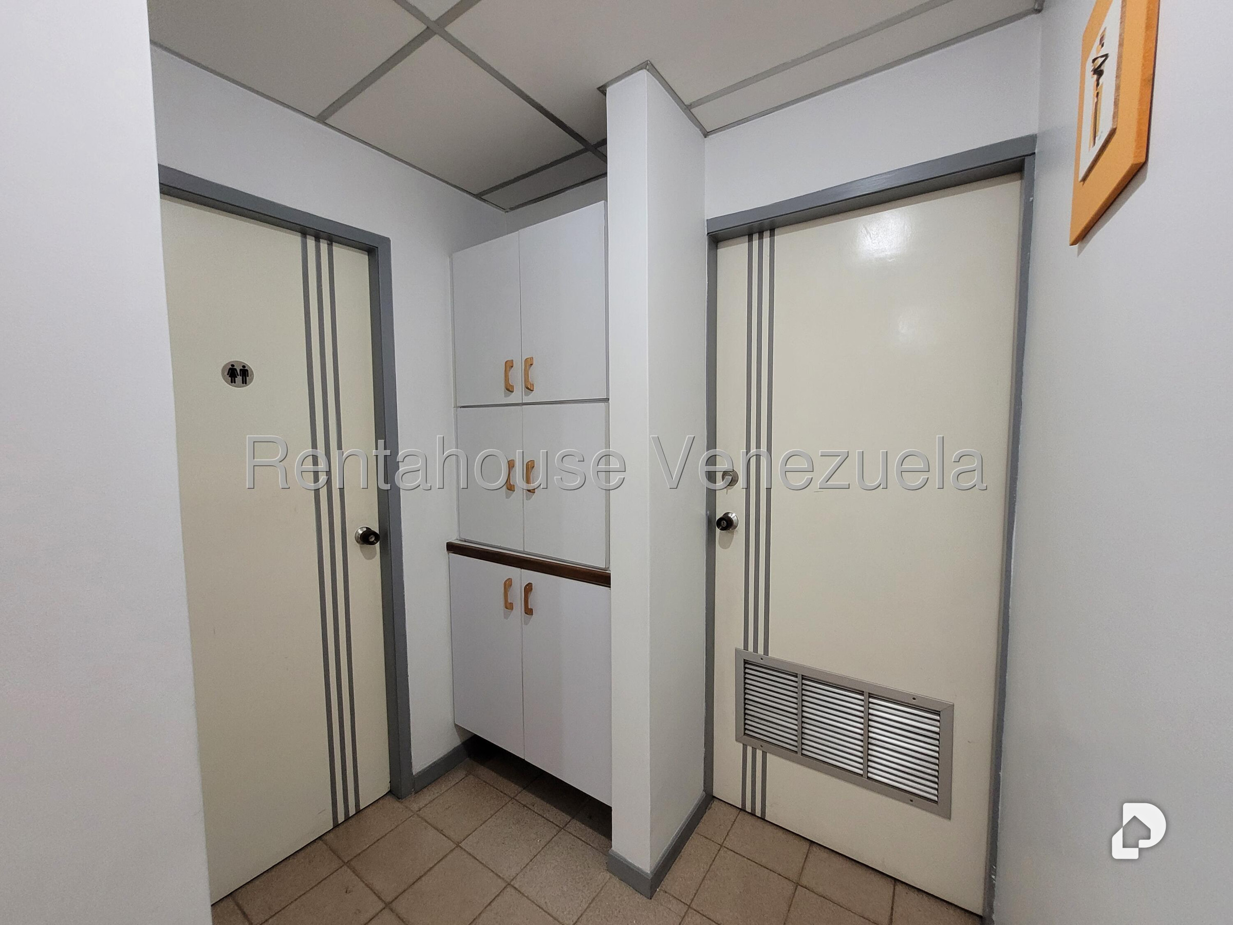 Local comercial en Parroquia La Candelaria, Caracas – 16