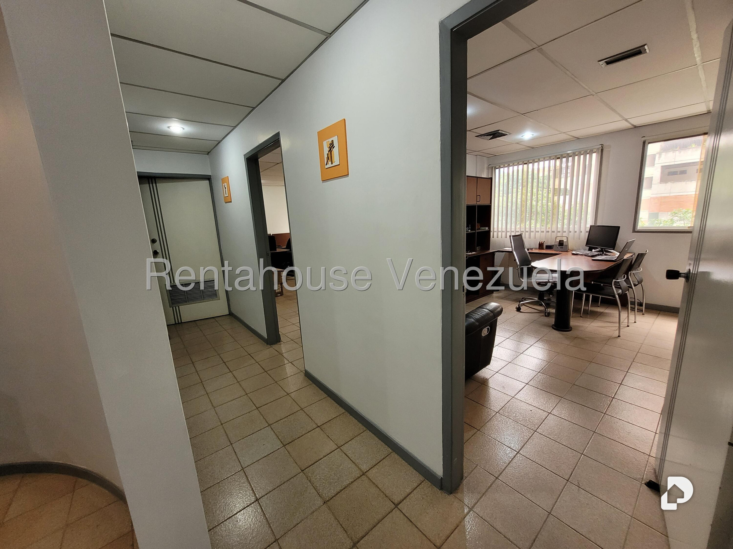 Local comercial en Parroquia La Candelaria, Caracas – 12