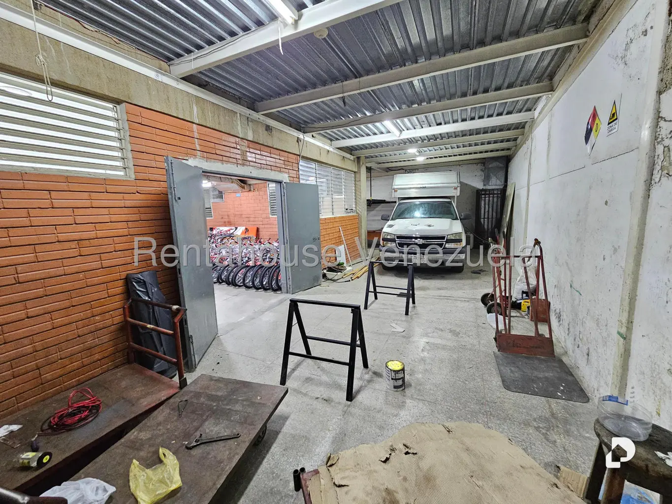 Local comercial en La Urbina, Caracas – 10