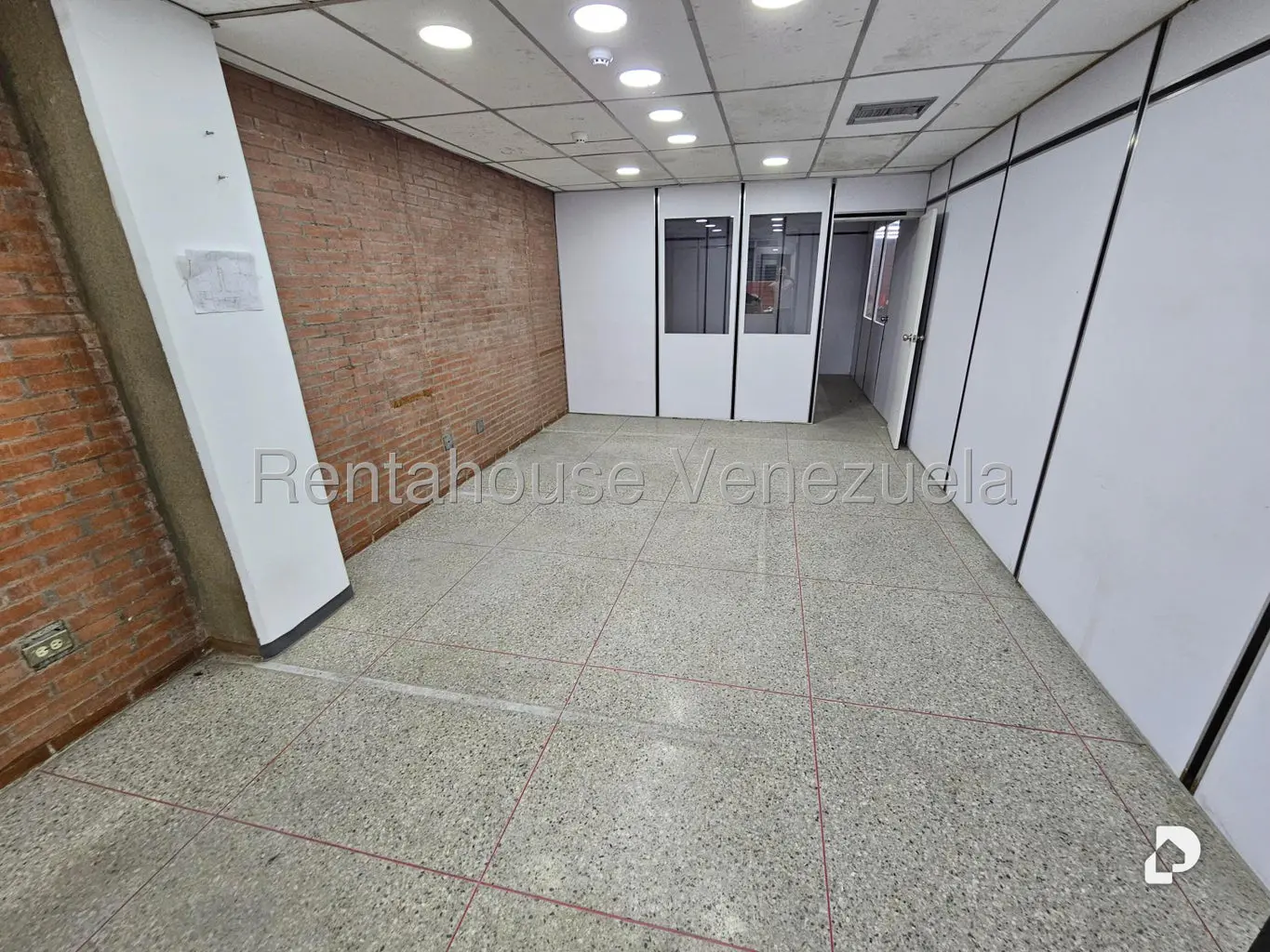 Local comercial en La Urbina, Caracas – 8