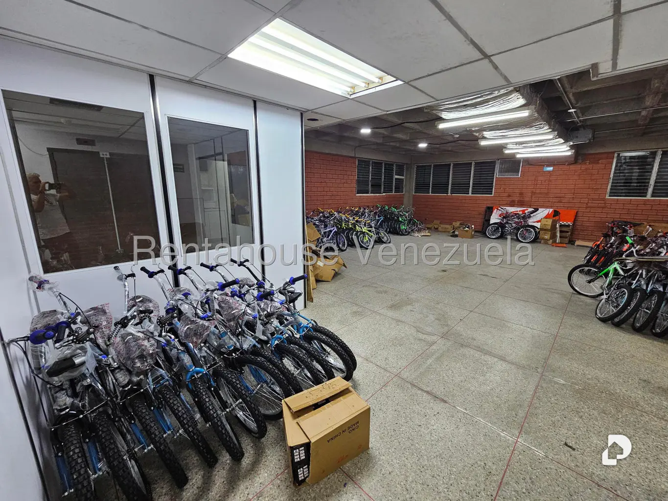 Local comercial en La Urbina, Caracas – 5