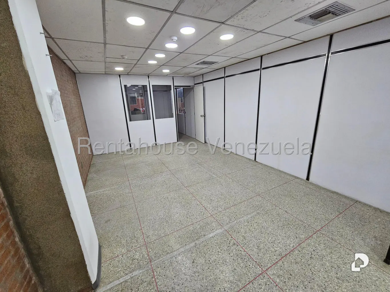 Local comercial en La Urbina, Caracas – 14