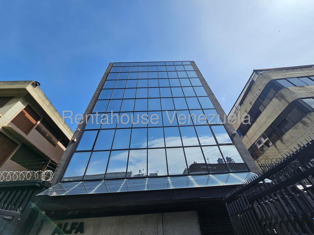 Local comercial en La Urbina, Caracas - 1