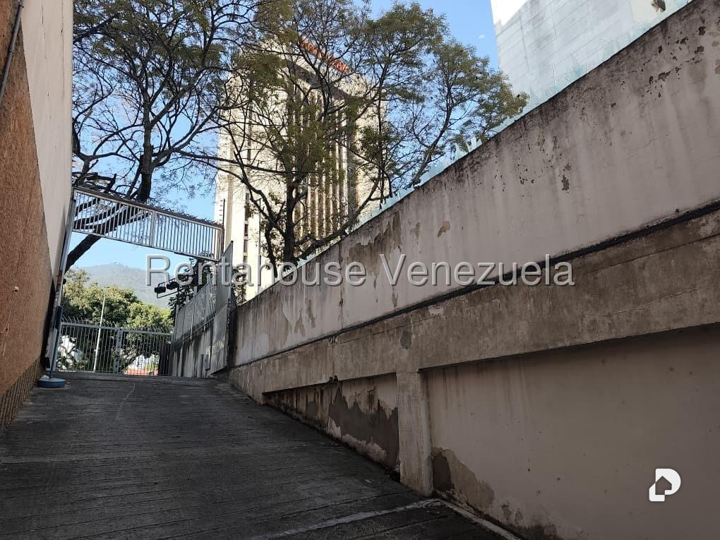 Garaje/Estacionamiento en El Recreo, Caracas – 9