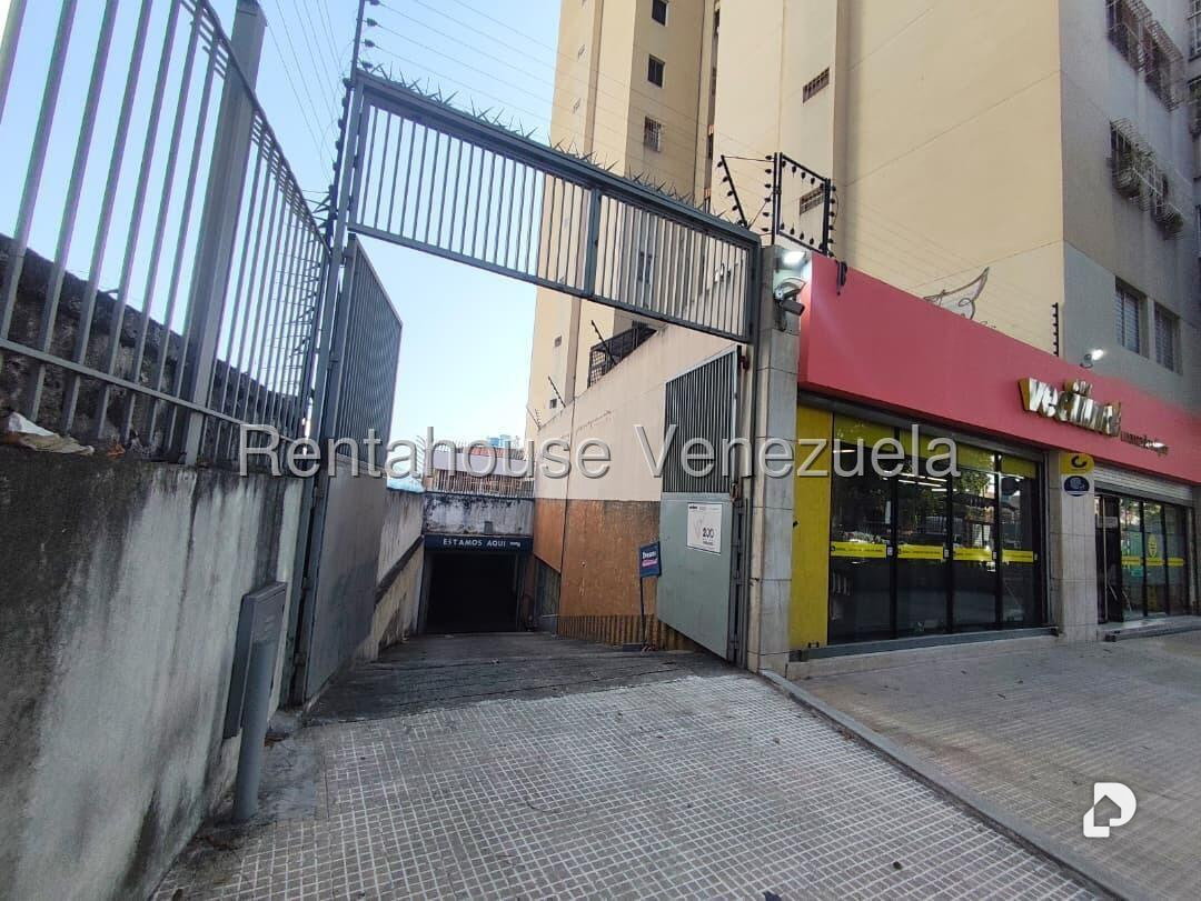 Garaje/Estacionamiento en El Recreo, Caracas – 6