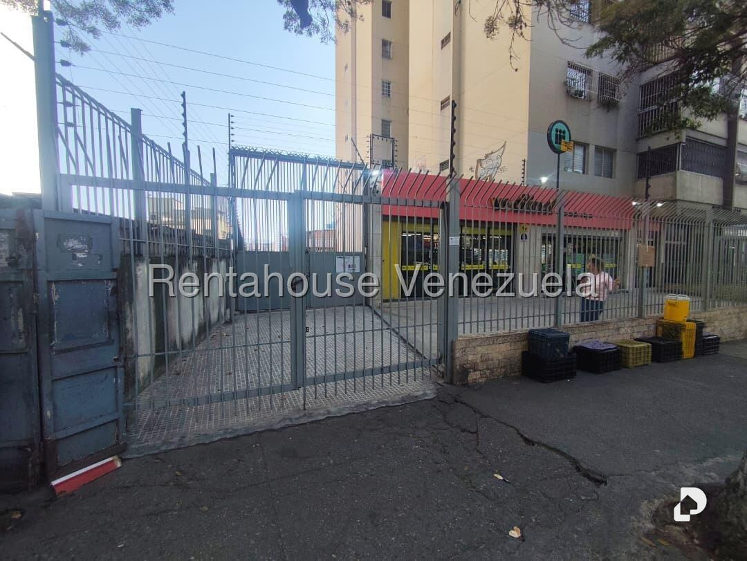 Garaje/Estacionamiento en El Recreo, Caracas – 4