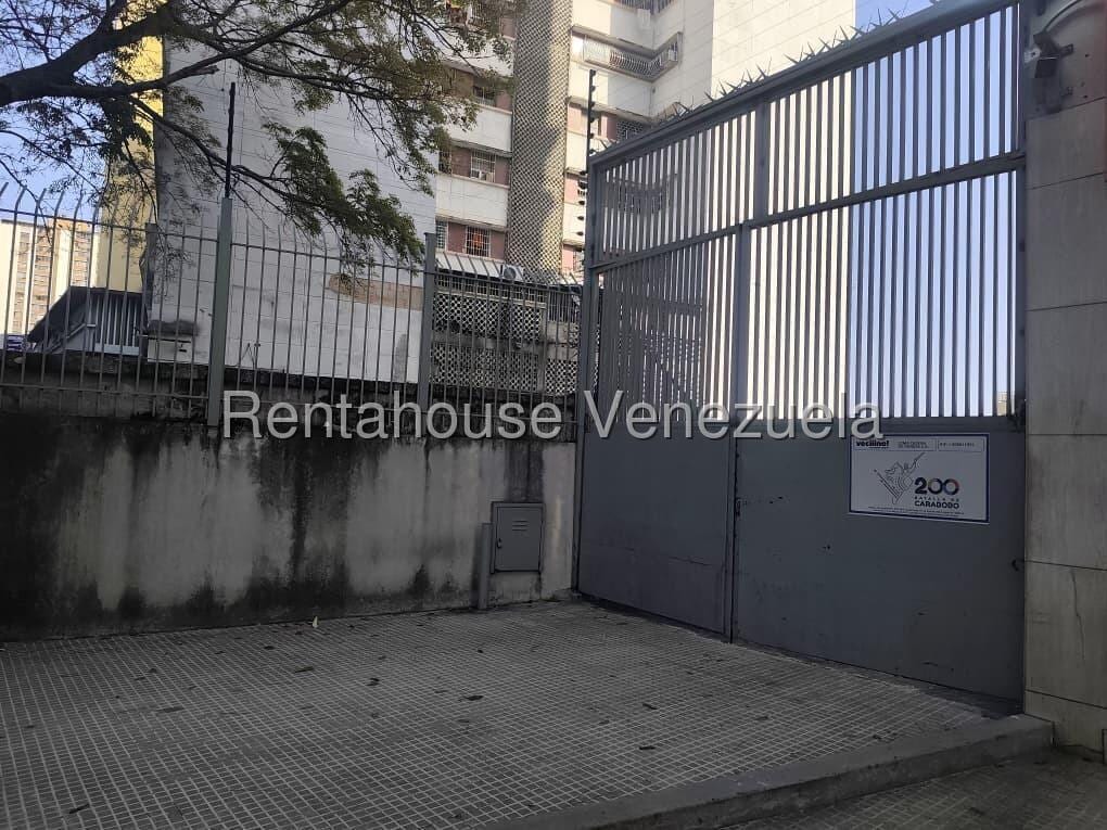 Garaje/Estacionamiento en El Recreo, Caracas - 1